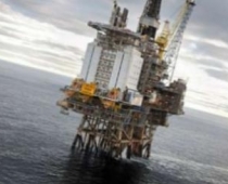 С нефтяной платформы в Норвежском море эвакуировали людей